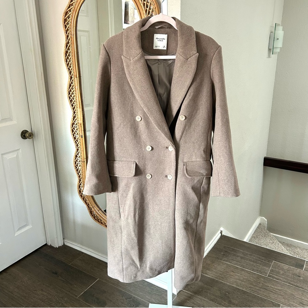 Abercrombie & Fitch / Double-Breasted Wool-Blend Dad Coat in Brown - Picture 2 of 5